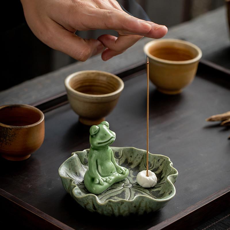 Leaf Meditation Frog Pattern Ceramic Incense Burner Decoration